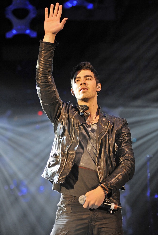 Joe Jonas;<br>B96 Sobe Lifewater Jingle Bash