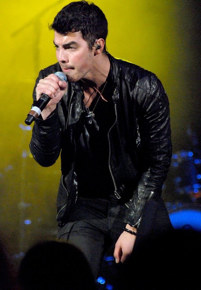 Joe Jonas;<br>B96 Sobe Lifewater Jingle Bash