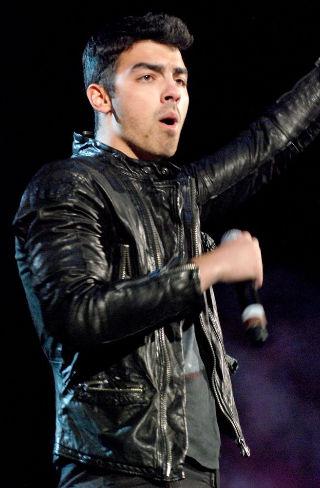 Joe Jonas;<br>B96 Sobe Lifewater Jingle Bash