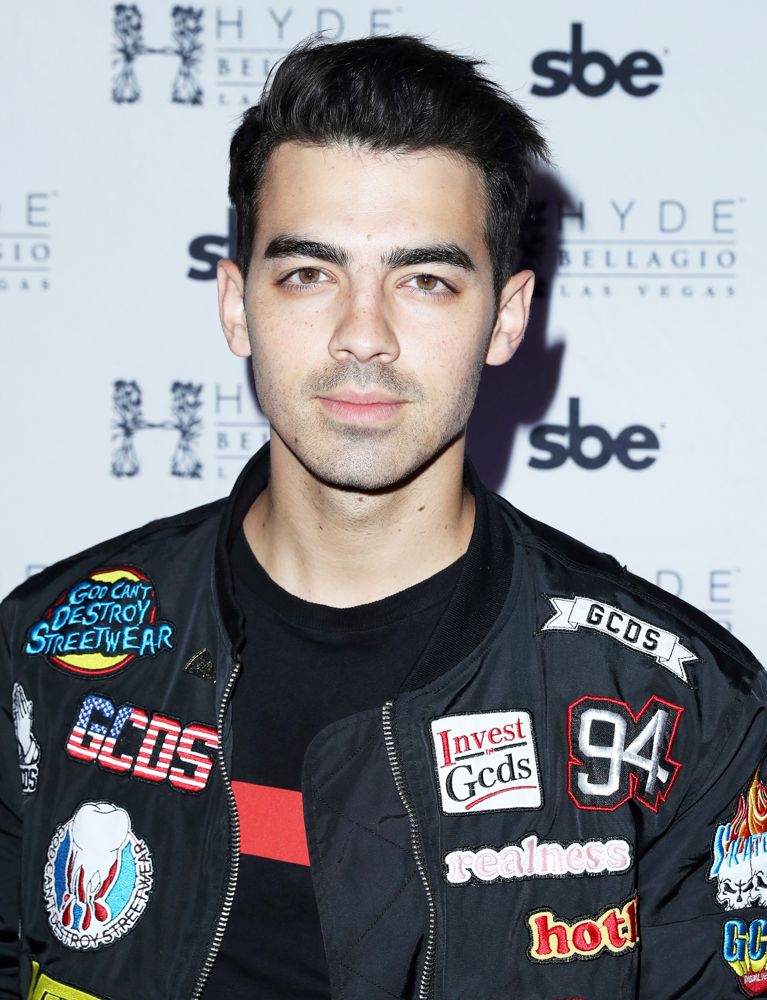 Joe Jonas Kicks Off Memorial Day Weekend