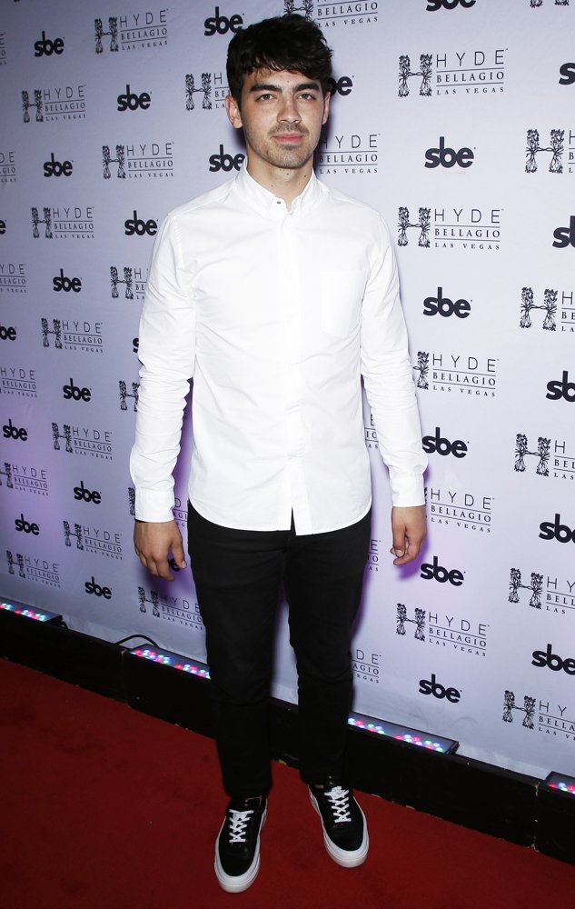 Joe Jonas Takes Over The DJ Booth