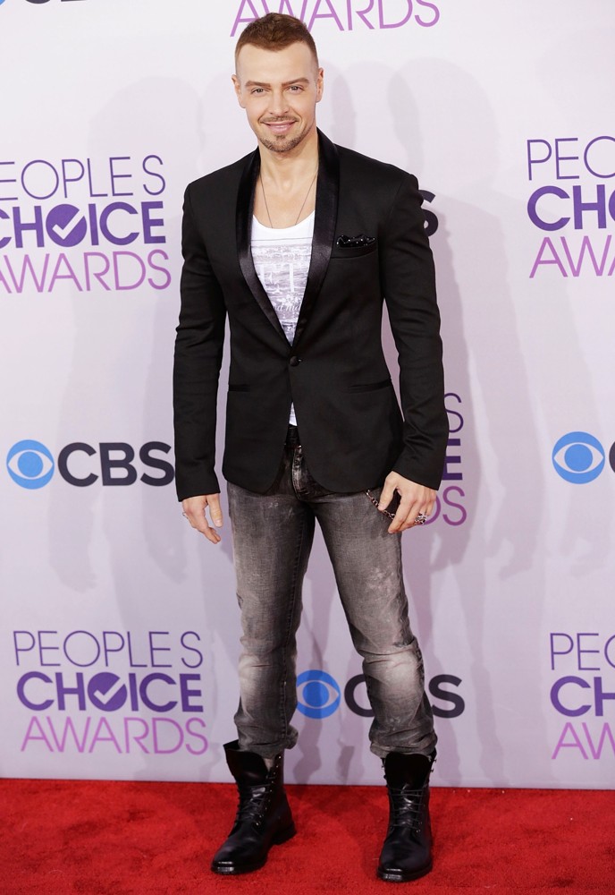 Joey Lawrence;<br>People's Choice Awards 2013 - Red Carpet Arrivals
