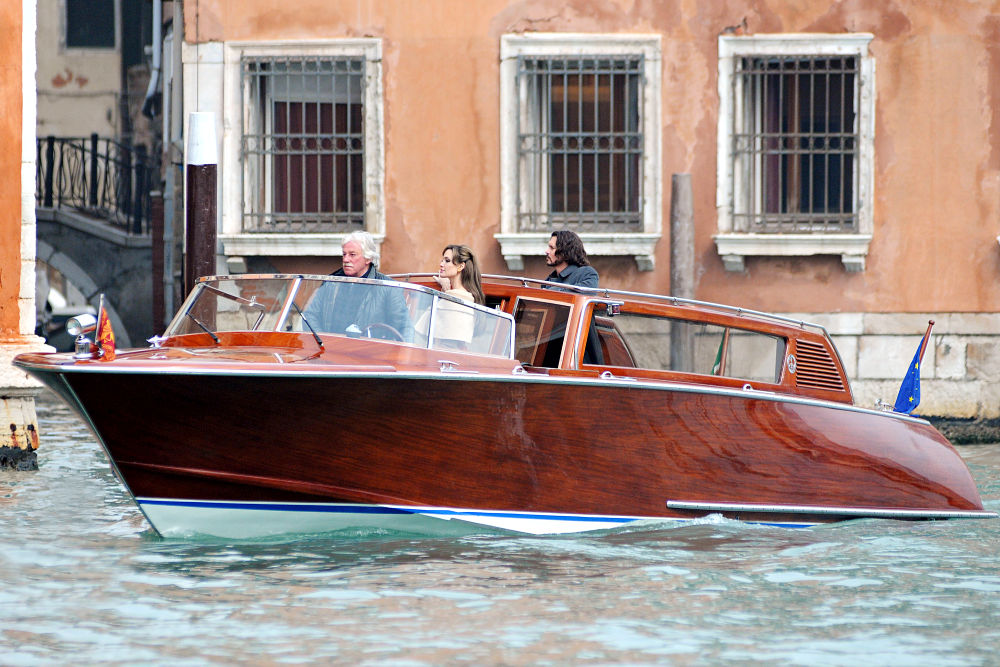 Angelina Jolie;Johnny Depp;<br>On the set of 'The Tourist'