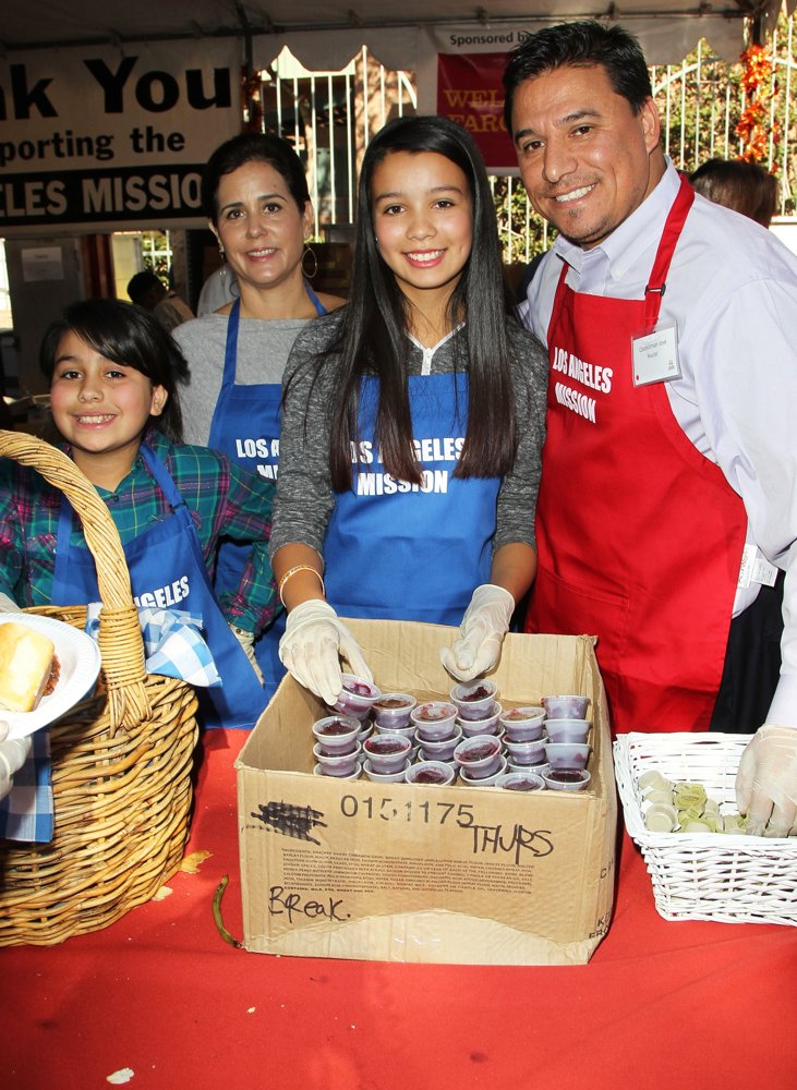 Jose Huizar;<br>2014 LA Mission's Annual Thanksgiving for The Homeless