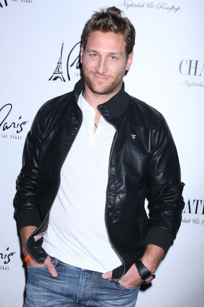 Juan Pablo Galavis Hosts Bachelorette Bash
