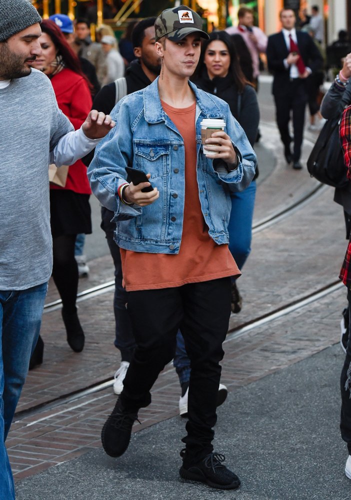 Justin Bieber Picture 1750 - American Music Awards 2015 - Arrivals