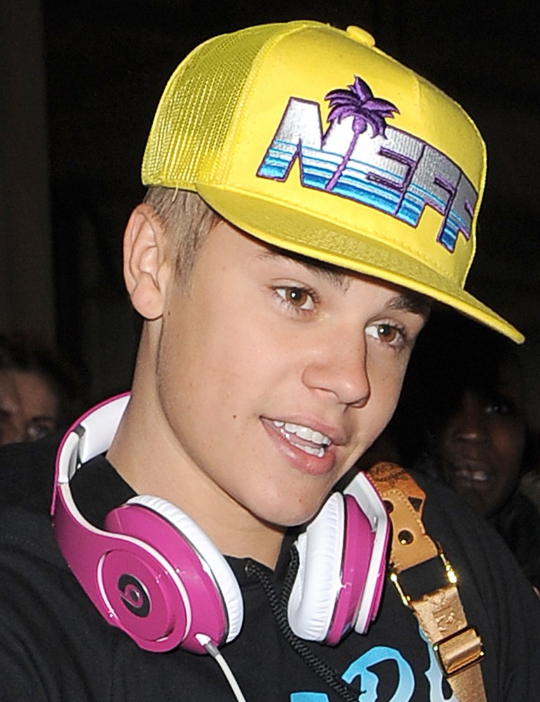 Justin Bieber;<br>Justin Bieber Causes Mass Hysteria in Heathrow Airport