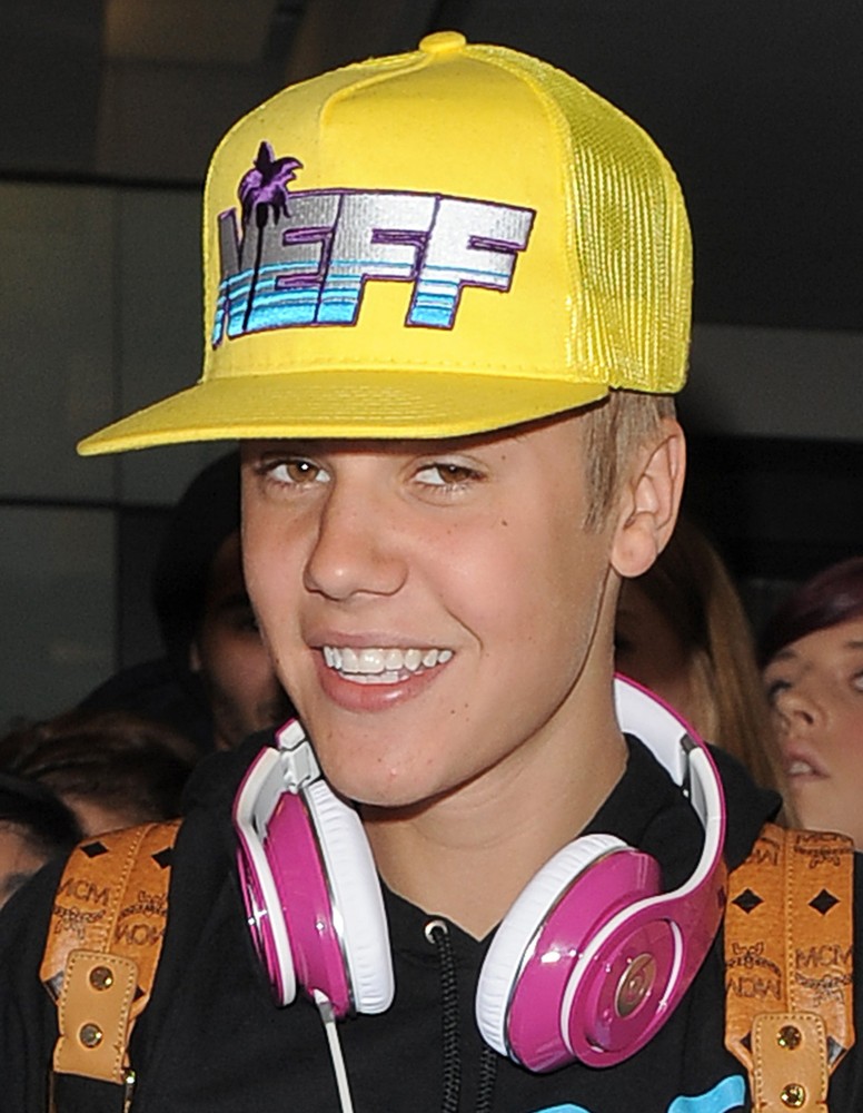 Justin Bieber;<br>Justin Bieber Causes Mass Hysteria in Heathrow Airport