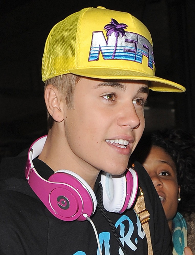 Justin Bieber;<br>Justin Bieber Causes Mass Hysteria in Heathrow Airport