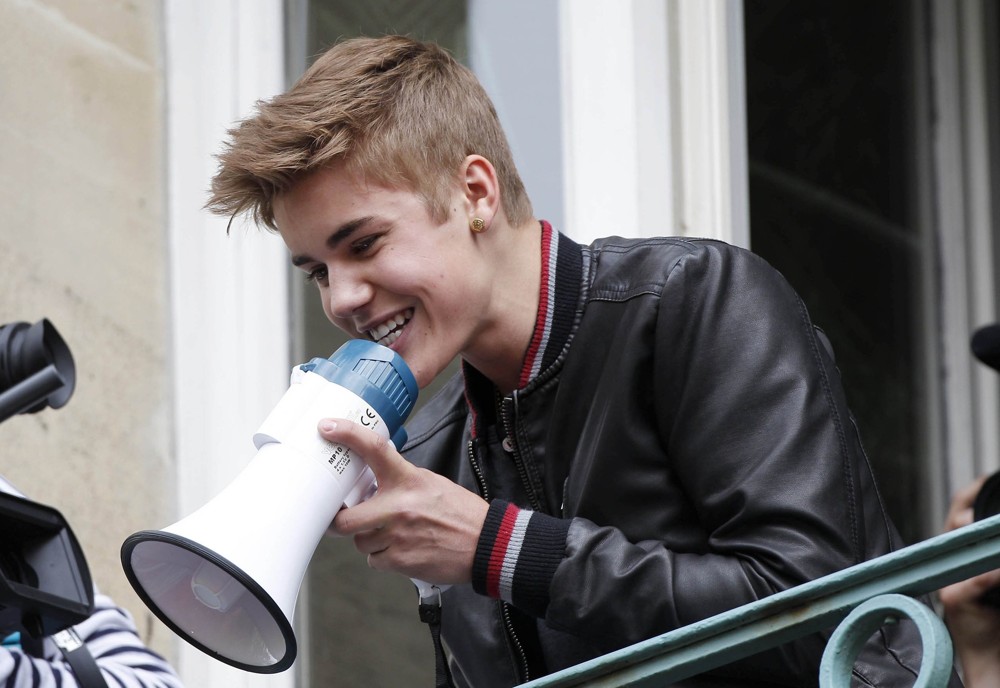 Justin Bieber;<br>Justin Bieber Performs for His Fans from The Balcony of Universal Music Headquarters