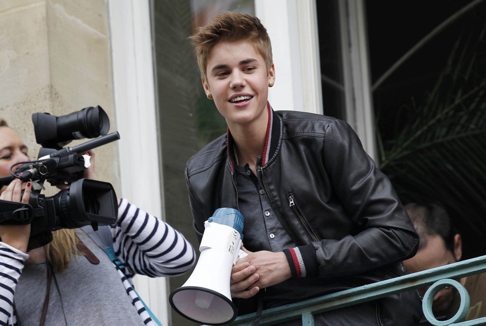 Justin Bieber;<br>Justin Bieber Performs for His Fans from The Balcony of Universal Music Headquarters