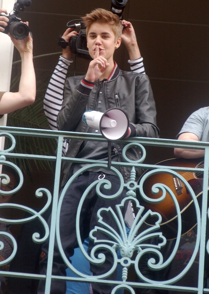 Justin Bieber;<br>Justin Bieber Performs for His Fans from The Balcony of Universal Music Headquarters