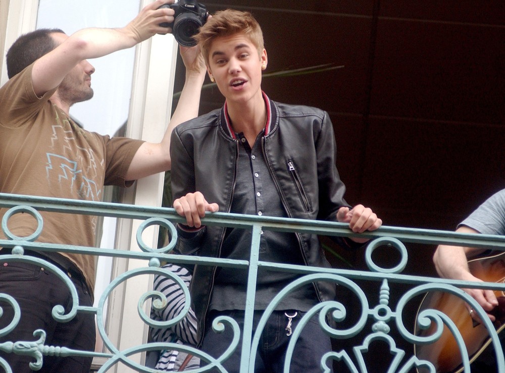 Justin Bieber;<br>Justin Bieber Performs for His Fans from The Balcony of Universal Music Headquarters
