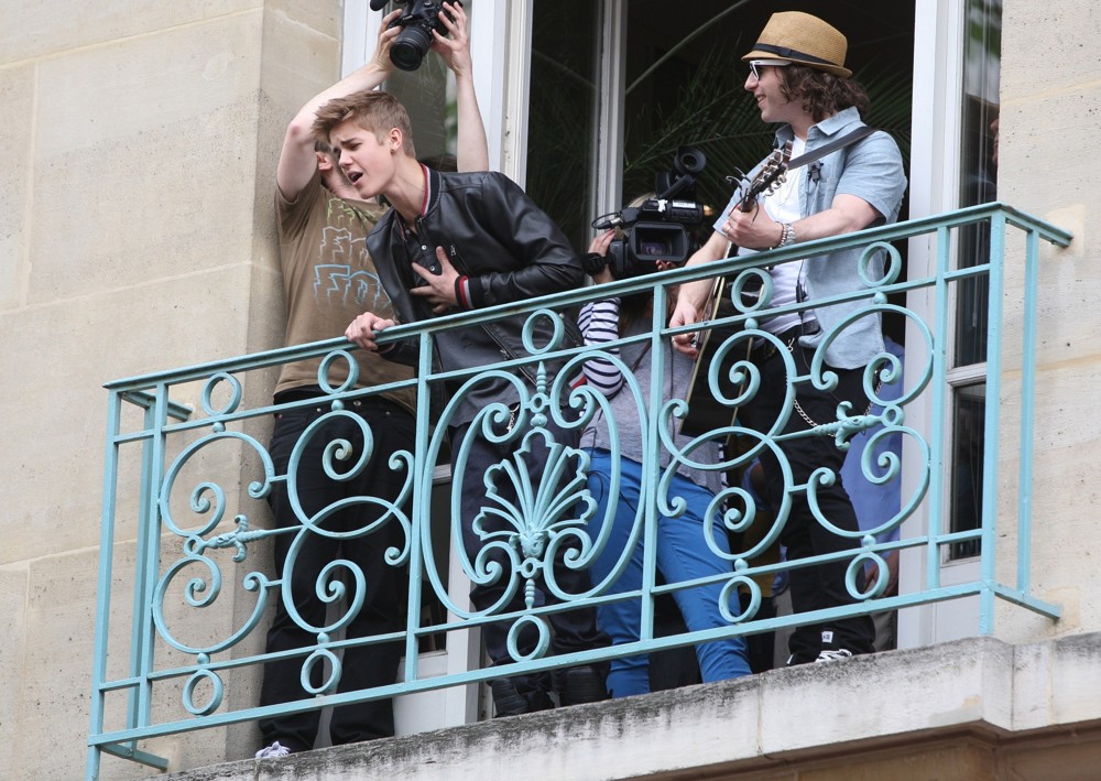 Justin Bieber;<br>Justin Bieber Performs for His Fans from The Balcony of Universal Music Headquarters