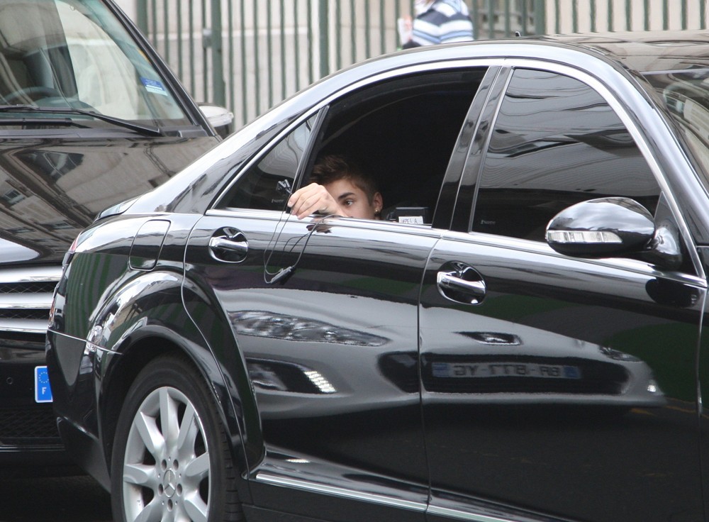 Justin Bieber;<br>Justin Bieber Performs for His Fans from The Balcony of Universal Music Headquarters
