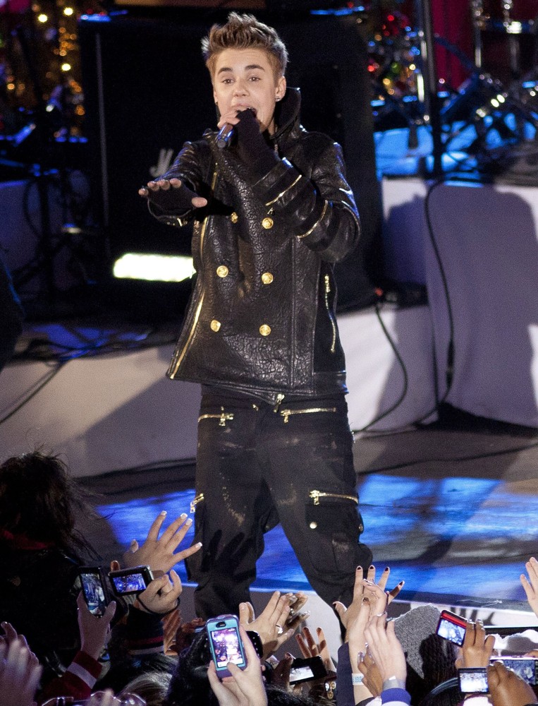 Justin Bieber;<br>Justin Bieber Performs for The Pre-Taping of The Rockefeller Center Christmas Tree Lighting Special