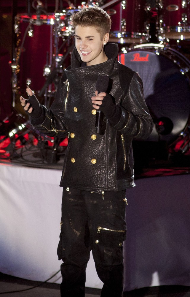 Justin Bieber;<br>Justin Bieber Performs for The Pre-Taping of The Rockefeller Center Christmas Tree Lighting Special