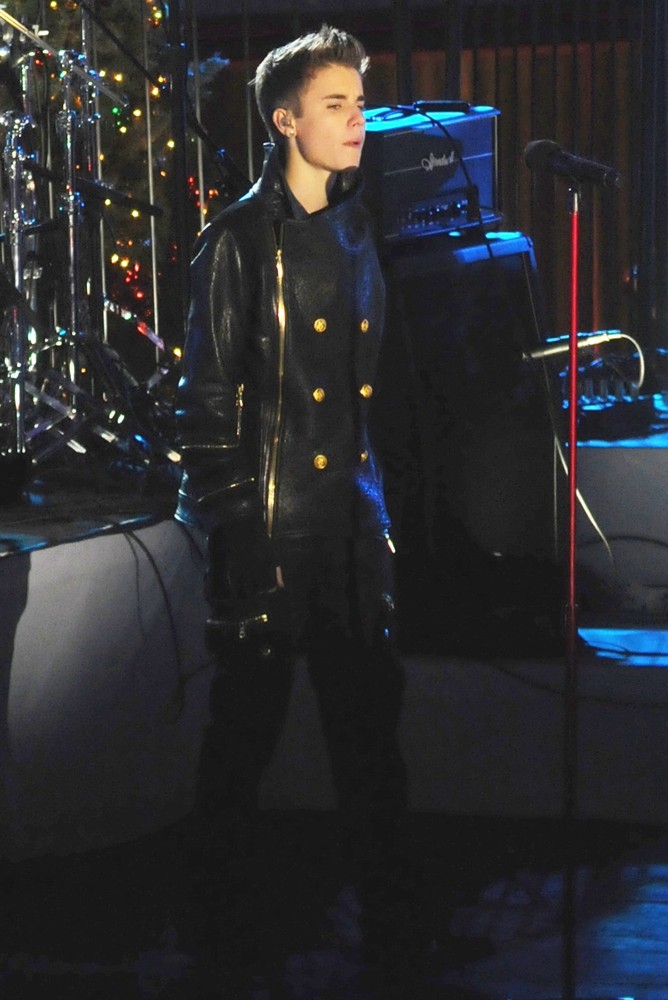 justin bieber picture 759 justin bieber performs for the justin bieber picture 759 justin bieber performs for the