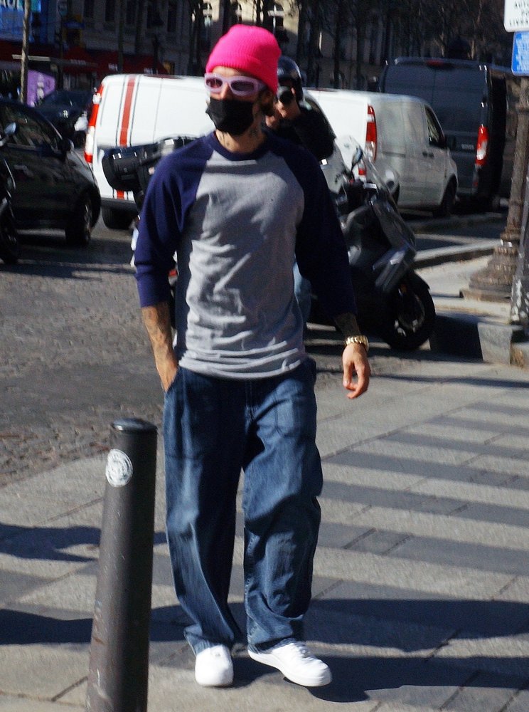 Justin Bieber Strolling in Paris
