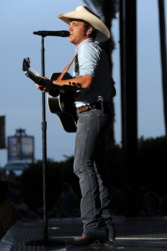 Justin Moore;<br>Justin Moore Performs During The Flatts Fest Tour
