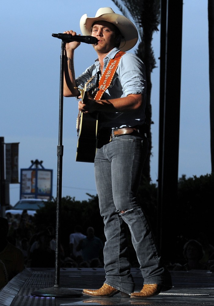 Justin Moore;<br>Justin Moore Performs During The Flatts Fest Tour