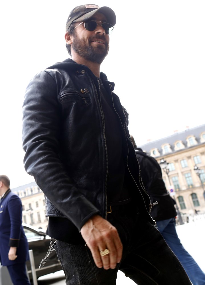 Justin Theroux Arrives at His Hotel in Paris