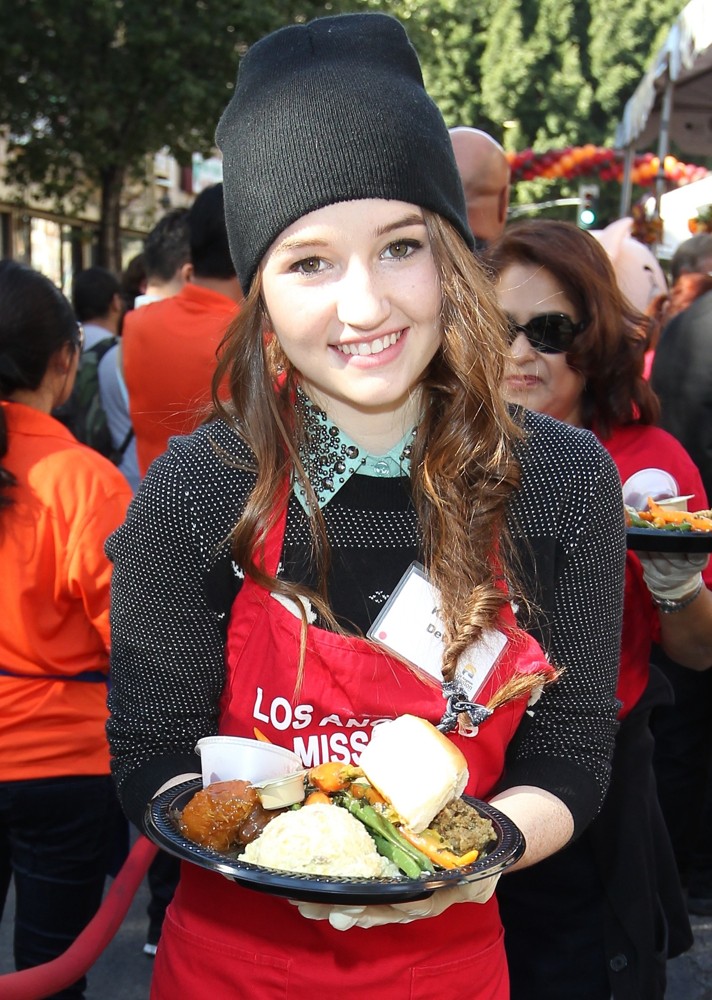 Kaitlyn Dever Picture 4 - World Premiere of Bad Teacher - Arrivals