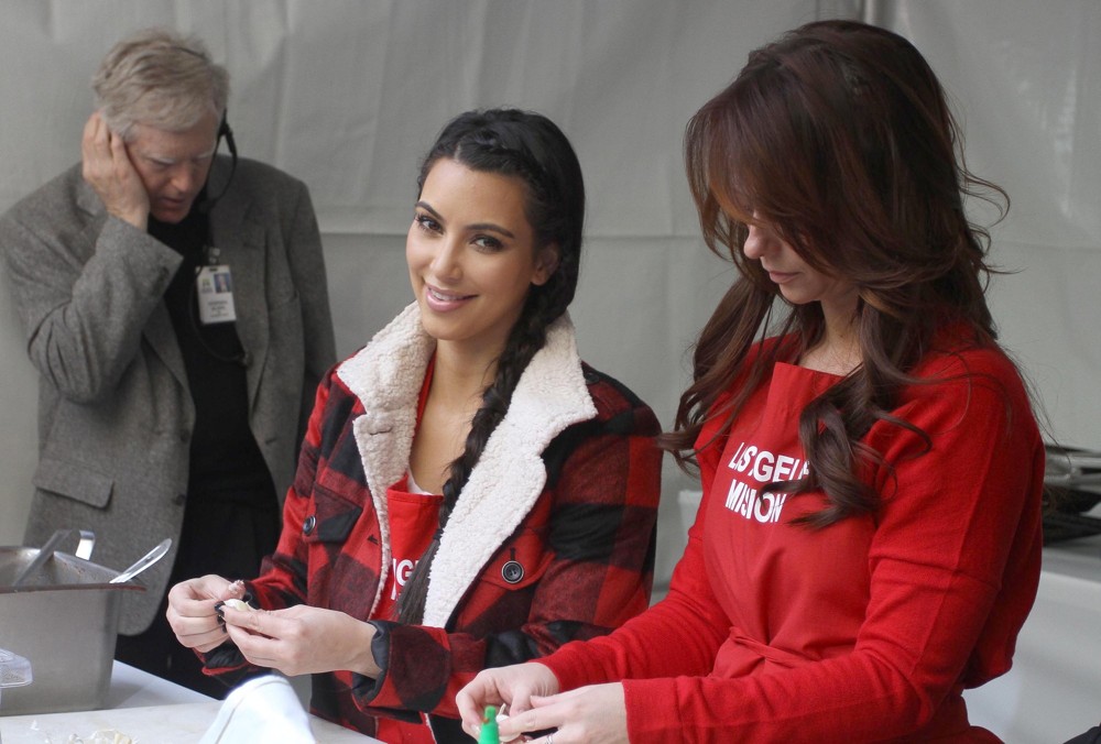 Kim Kardashian;Jennifer Love Hewitt;<br>75th Anniversary of The Los Angeles Mission Serving Thanksgiving Dinner to The Homeless