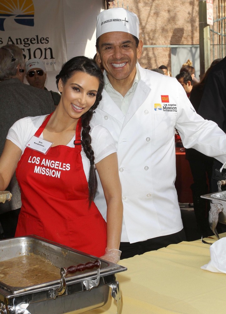 Kim Kardashian;Antonio Villaraigosa;<br>75th Anniversary of The Los Angeles Mission Serving Thanksgiving Dinner to The Homeless
