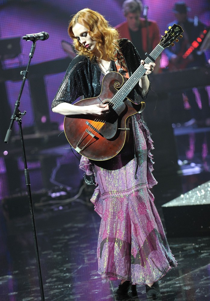 Karen Elson;<br>Paris Fashion Week Fall 2011 - Etam - Cat Walk