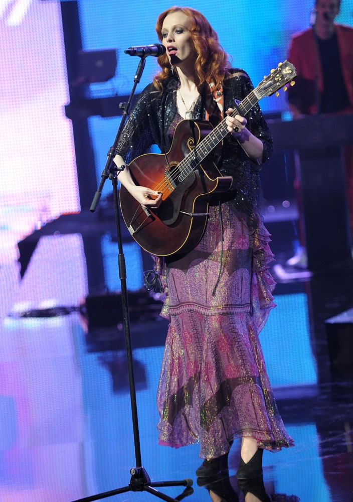 Karen Elson;<br>Paris Fashion Week Fall 2011 - Etam - Cat Walk