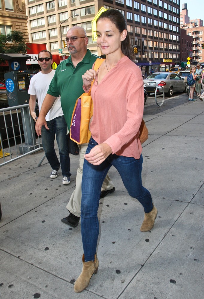 Katie Holmes;<br>Katie Holmes Steps Out without Her Wedding Ring