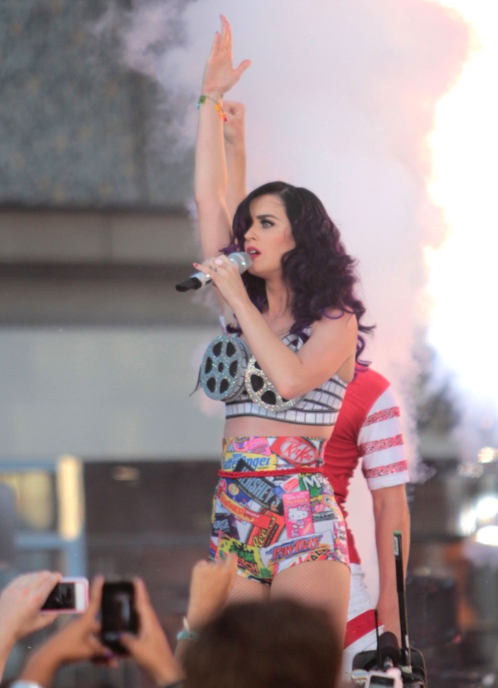 Katy Perry;<br>Katy Perry Performing Live on Hollywood Blvd Before The Premiere of Katy Perry: Part of Me