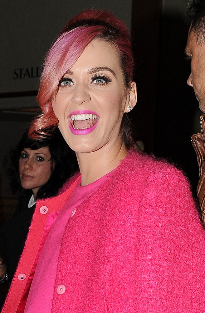 Katy Perry;<br>Katy Perry Arrives at A West End Theatre to Watch Ghost The Musical
