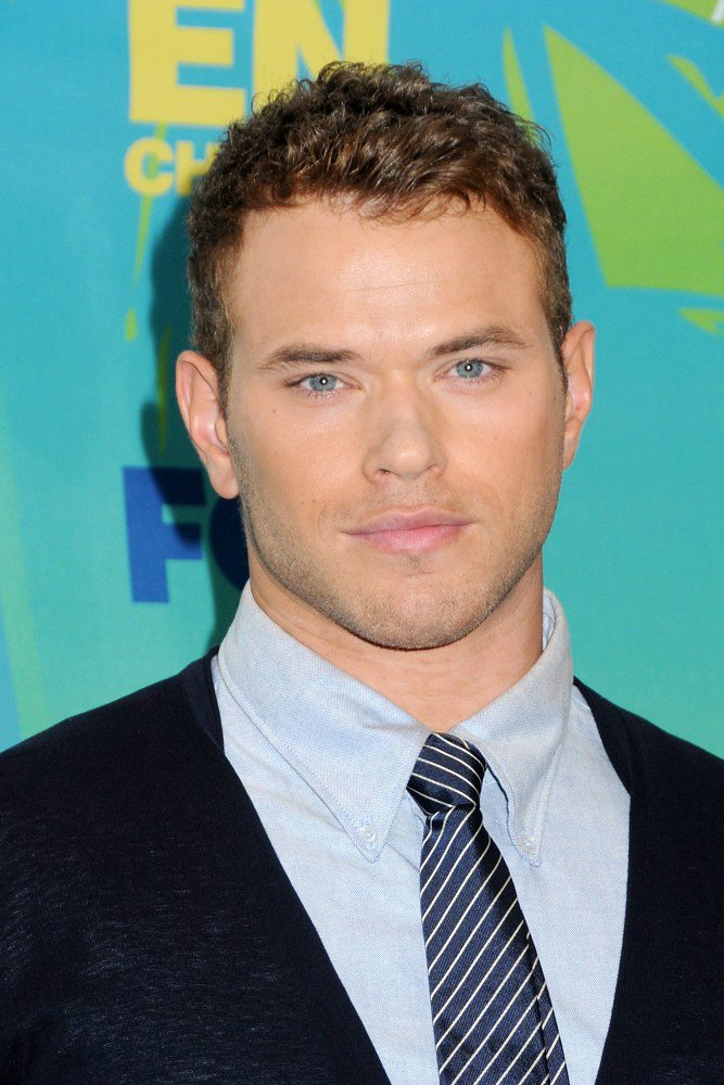 Kellan Lutz;<br>2011 Teen Choice Awards