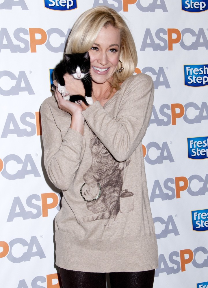 Kellie Pickler;<br>The Fresh Step Limited-Edition Cat Sweater Benefiting The ASPCA