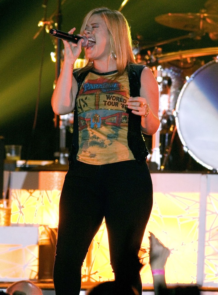 Kelly Clarkson;<br>Kelly Clarkson Performing at The Braehead Arena
