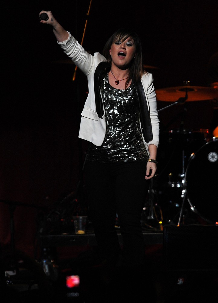 Kelly Clarkson;<br>The Y100 Jingle Ball 2011
