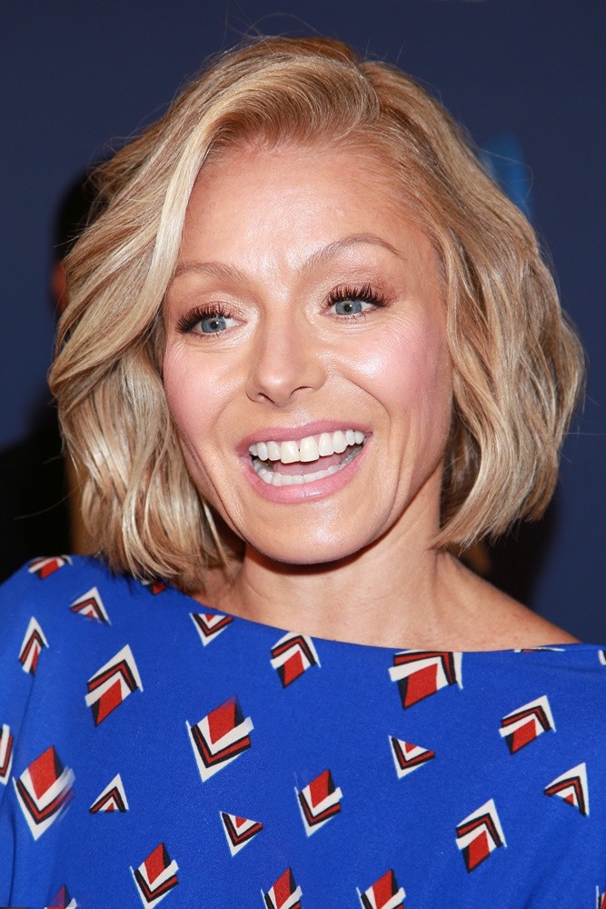 Kelly Ripa Pictures - Gallery 6 with High Quality Photos