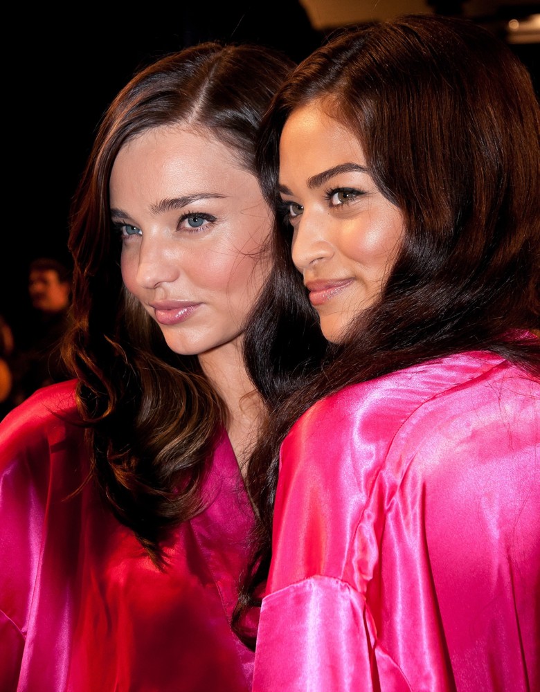 Miranda Kerr;Shanina Shaik;<br>2011 Victoria's Secret Fashion Show - Backstage