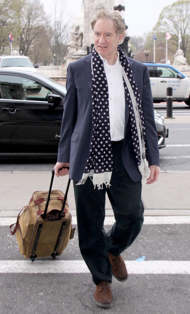 Kevin Kline;<br>Celebrities Arriving at Union Station to Catch The Acela Express