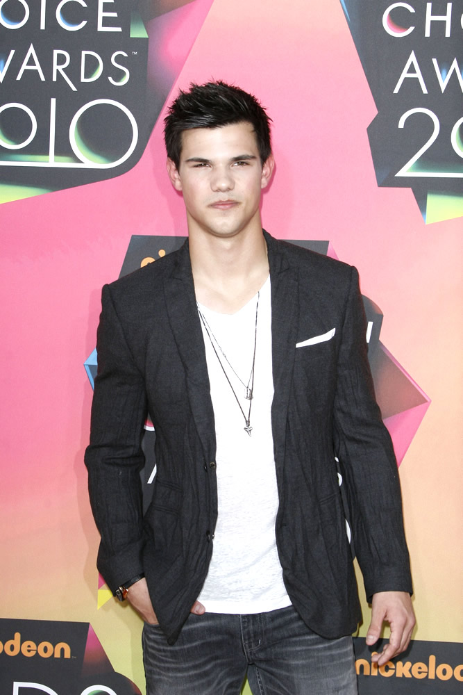 Taylor Lautner;<br>Nickelodeon's 23rd Annual Kids' Choice Awards - Arrivals