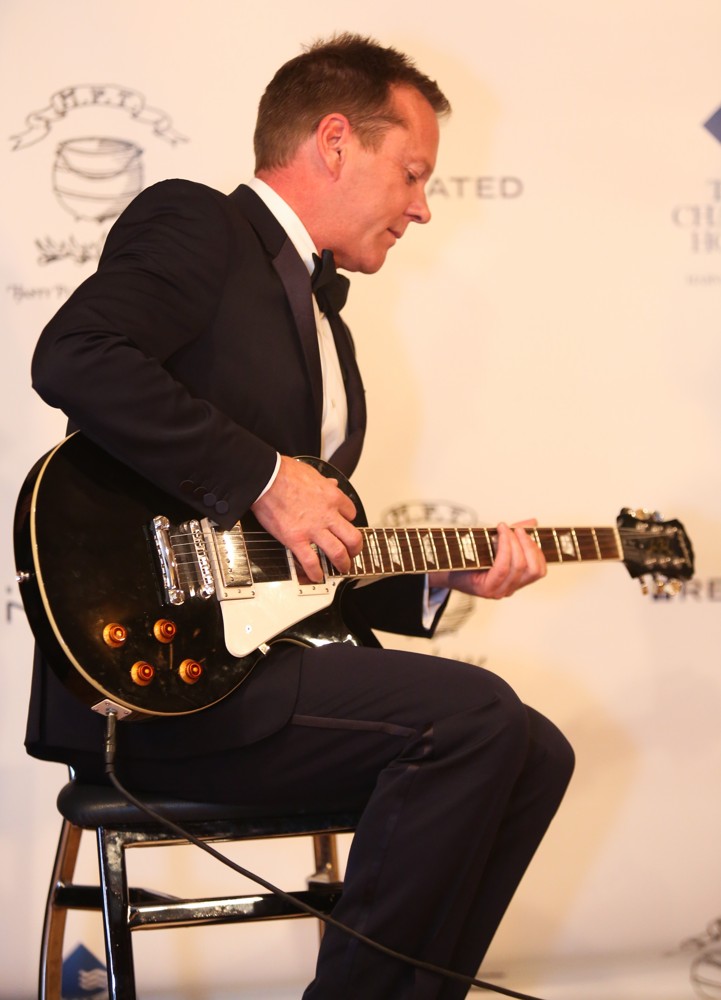 Kiefer Sutherland;<br>Kiefer Sutherland Accepts Award Harvard University's Hasty Pudding Theatricals 2013 Man of The Year