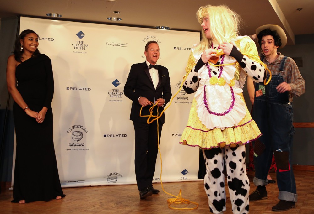 Kiefer Sutherland;<br>Kiefer Sutherland Accepts Award Harvard University's Hasty Pudding Theatricals 2013 Man of The Year