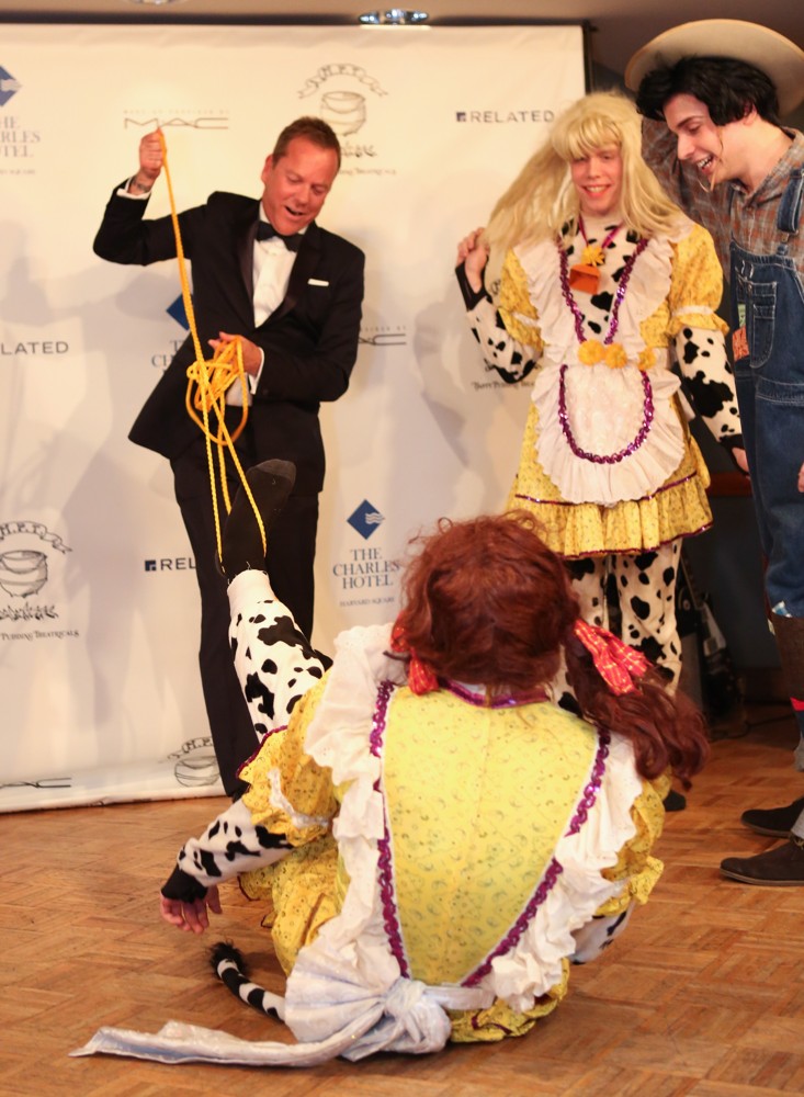 Kiefer Sutherland;<br>Kiefer Sutherland Accepts Award Harvard University's Hasty Pudding Theatricals 2013 Man of The Year