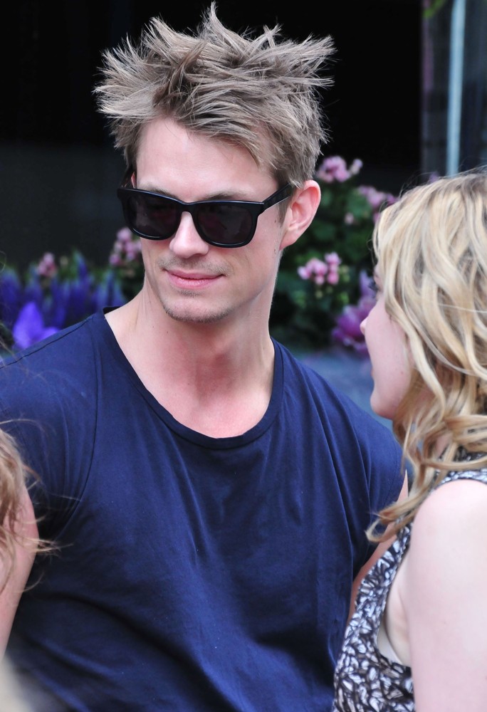Joel Kinnaman;Greta Gerwig;<br>On The Set of Film Lola Versus