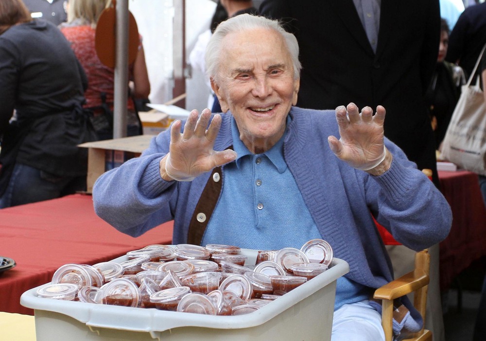 Kirk Douglas;<br>75th Anniversary of The Los Angeles Mission Serving Thanksgiving Dinner to The Homeless