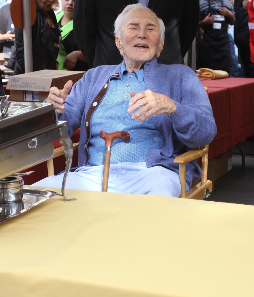 Kirk Douglas;<br>75th Anniversary of The Los Angeles Mission Serving Thanksgiving Dinner to The Homeless