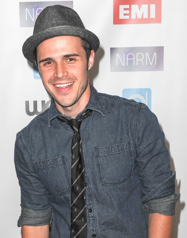 Kris Allen Pictures, Latest News, Videos.