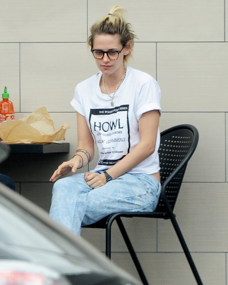 Kristen Stewart Breakfast at The Oaks Gourmet